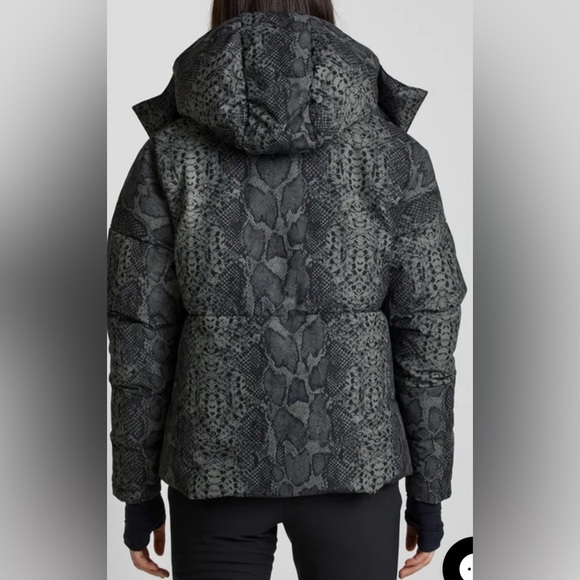 Varley Dorothy Ski Jacket - NWT - Size L Down Filled - Picture 2 of 15